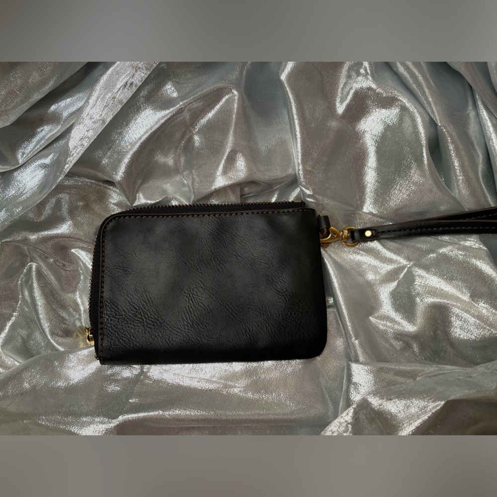 ⭐️ Fossil Wristlet ⭐️ Chocolate Brown ⭐️ EUC - Picture 3 of 6